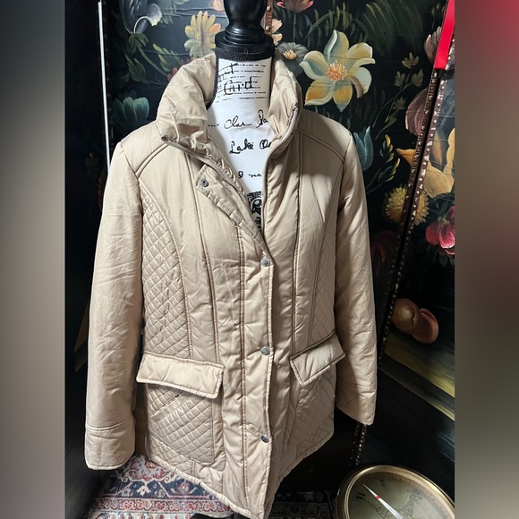 Women's Quilted Tan Jacket - Picture 5 of 12